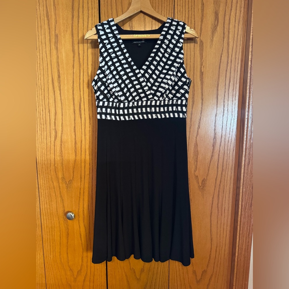 Laura Petite size 10 Black and White Sleeveless Dress swing skirt, ruffle top.